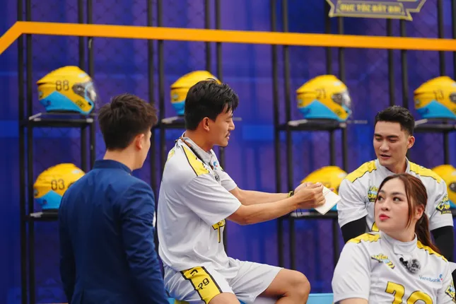 Á hậu Quỳnh Anh va chạm mạnh trên đường đua xe ảnh 3
