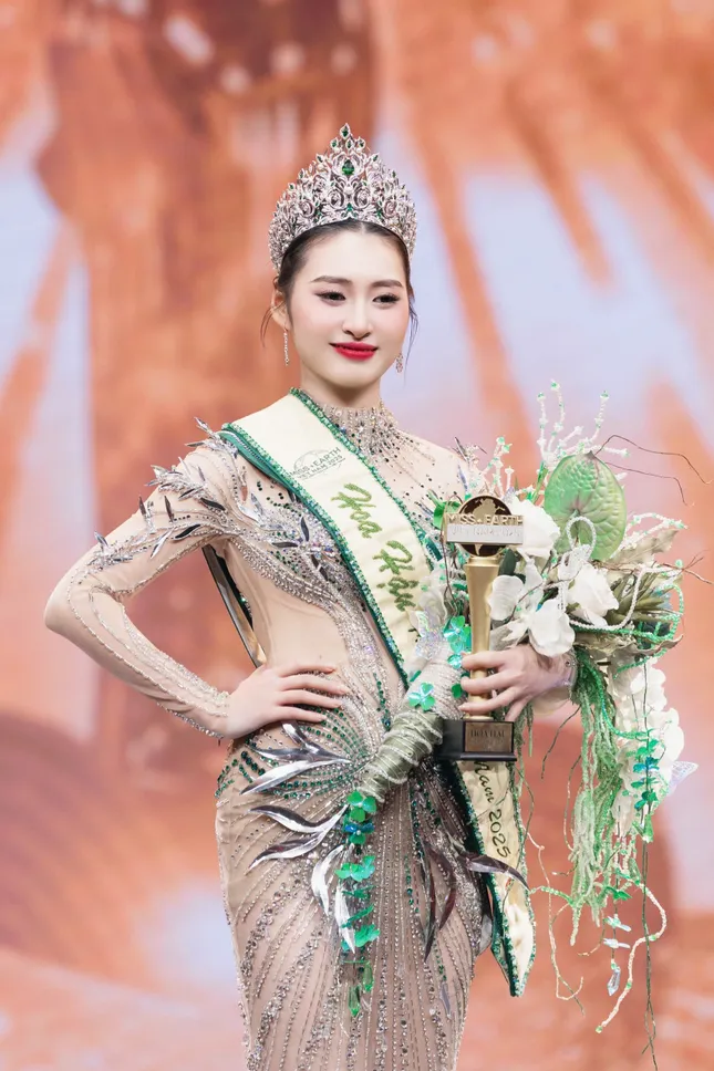Cô gái Hải Dương đăng quang Hoa hậu Trái Đất Việt Nam ảnh 1