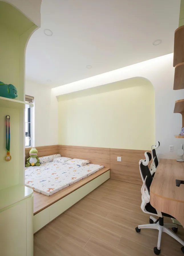 Nhà phố 2 tầng nổi bật lấy cảm hứng từ 'búp măng non' ảnh 8