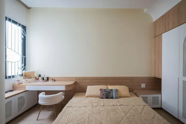 Nhà phố 2 tầng nổi bật lấy cảm hứng từ 'búp măng non' ảnh 6