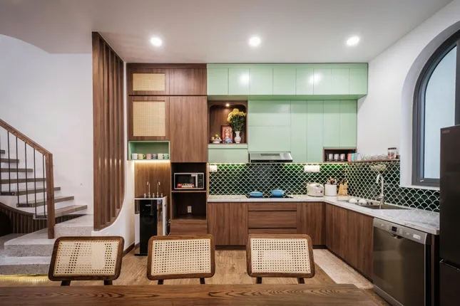 &apos;Độc lạ&apos; nhà phố thiết kế giao thoa nhiều lối kiến trúc ảnh 10
