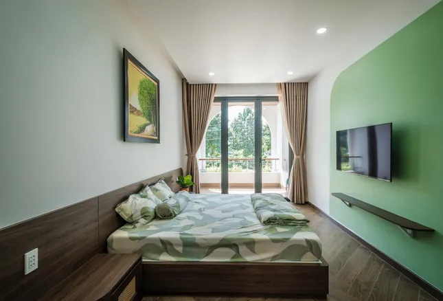 &apos;Độc lạ&apos; nhà phố thiết kế giao thoa nhiều lối kiến trúc ảnh 16