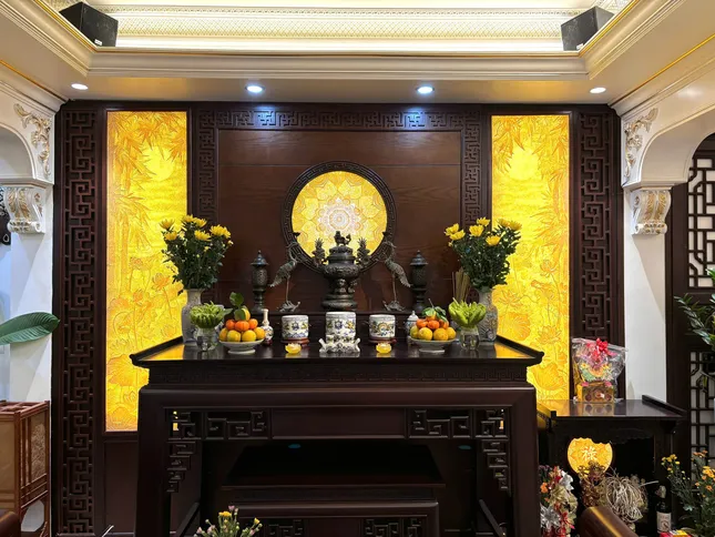Sự hài hòa trong không gian thờ kết hợp hiện đại và truyền thống ảnh 2