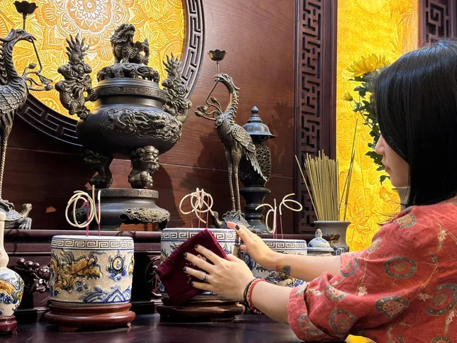 Sự hài hòa trong không gian thờ kết hợp hiện đại và truyền thống ảnh 7