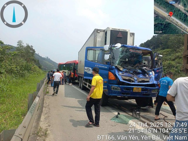 Tai nạn liên hoàn trên cao tốc Nội Bài - Lào Cai, giao thông ùn tắc ảnh 3