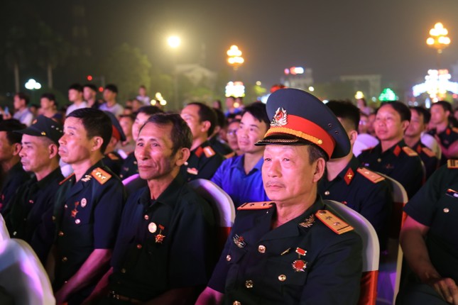 Hơn 1.500 người biểu diễn chương trình &apos;Yên Bái-Bản hùng ca hòa cùng non sông thống nhất&apos; ảnh 2
