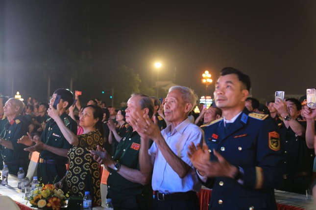 Hơn 1.500 người biểu diễn chương trình &apos;Yên Bái-Bản hùng ca hòa cùng non sông thống nhất&apos; ảnh 3
