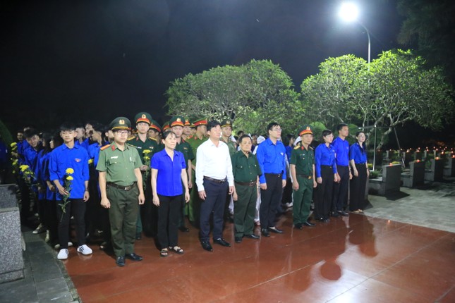 Chính quyền, nhân dân các tỉnh miền núi phía Bắc dâng hương, tri ân Chủ tịch Hồ Chí Minh và các anh hùng liệt sĩ ảnh 3