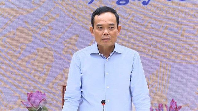 Đoàn công tác của Bộ Chính trị làm việc với Yên Bái và Lào Cai về việc hợp nhất ảnh 2