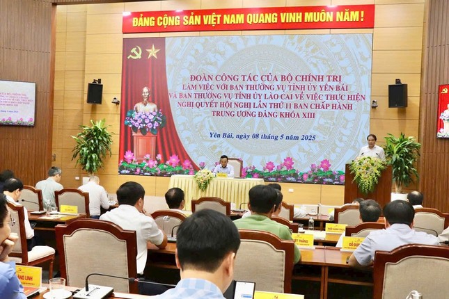 Đoàn công tác của Bộ Chính trị làm việc với Yên Bái và Lào Cai về việc hợp nhất ảnh 1