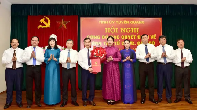 Tỉnh ủy Tuyên Quang công bố các quyết định về công tác cán bộ ảnh 1
