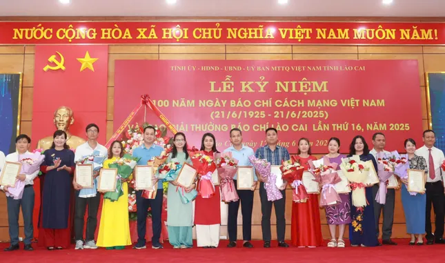 Báo Tiền Phong nhận bằng khen của tỉnh Tuyên Quang, Lào Cai ảnh 3