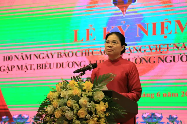Báo Tiền Phong nhận bằng khen của tỉnh Tuyên Quang, Lào Cai ảnh 1
