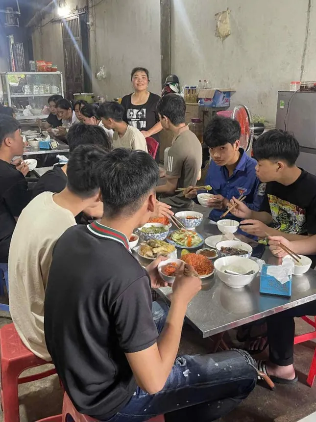 Ấm lòng bữa ăn, chỗ ở miễn phí hỗ trợ thí sinh vùng cao Hà Giang ảnh 3