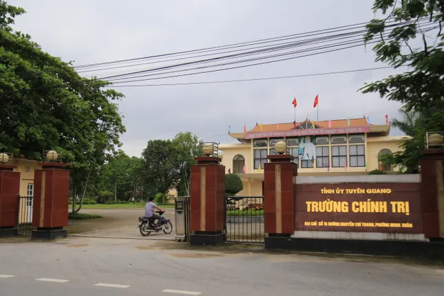 Tuyên Quang bố trí nhiều nhà khách để cán bộ từ Hà Giang chuyển về làm việc ảnh 4