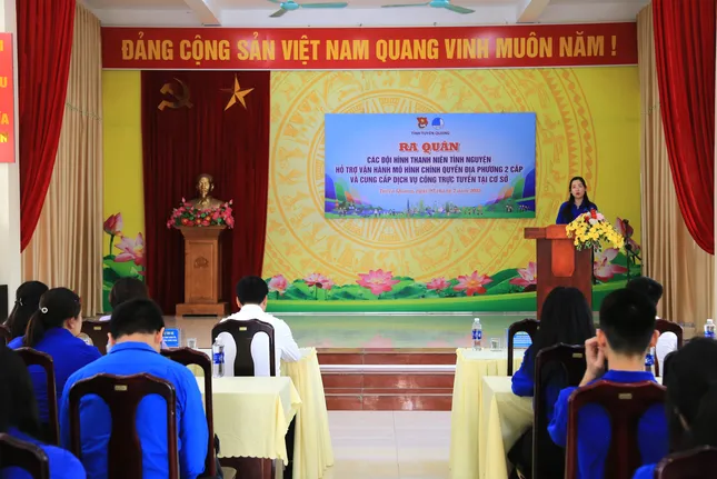 Nhiều người dân tộc thiểu số lần đầu thao tác màn hình cảm ứng không còn bỡ ngỡ ảnh 12