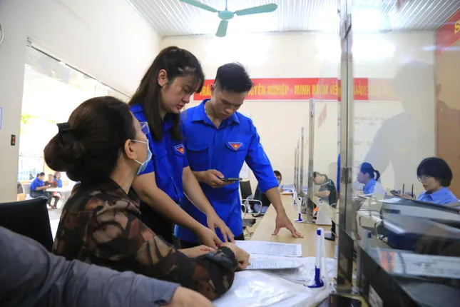 Nhiều người dân tộc thiểu số lần đầu thao tác màn hình cảm ứng không còn bỡ ngỡ ảnh 18