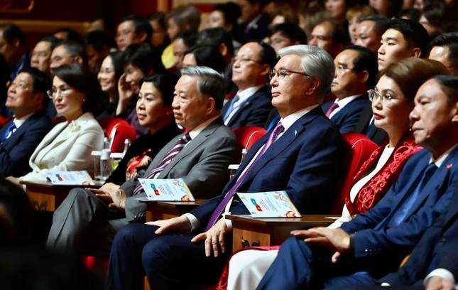 Tổng Bí thư Tô Lâm dự chương trình hòa nhạc hữu nghị Việt Nam - Kazakhstan ảnh 1
