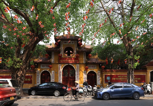Cần lưu ý gì khi chiêm bái xá lợi Phật ở chùa Quán Sứ? ảnh 1