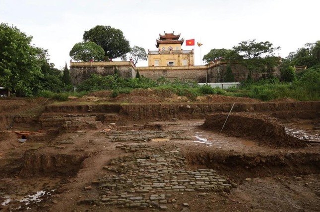 Chuẩn bị khai quật nền nhà Pháo binh thuộc khu Trung tâm Hoàng thành Thăng Long ảnh 1