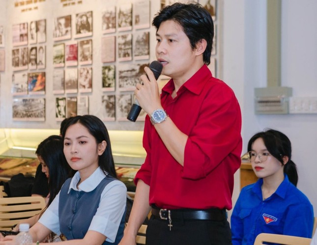 Ca khúc hàng tỷ lượt xem của nhạc sĩ Nguyễn Văn Chung vào đề thi văn, khán giả nói &apos;khó được điểm cao&apos; ảnh 3