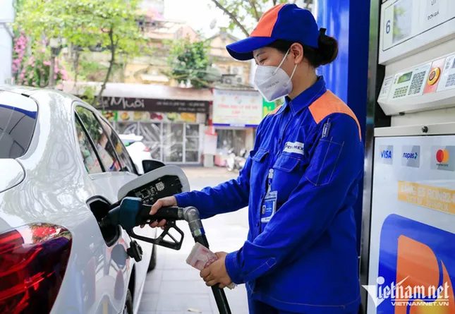 Giá xăng tăng, dầu diesel giảm ảnh 1