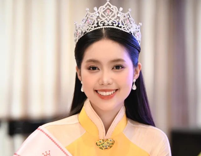 Hoa hậu Hà Trúc Linh: 'Nhiều bạn học người dân tộc thiểu số nhắn tin chúc mừng tôi' ảnh 10