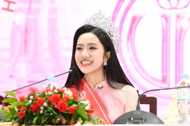 Hoa hậu Hà Trúc Linh: 'Nhiều bạn học người dân tộc thiểu số nhắn tin chúc mừng tôi' ảnh 12