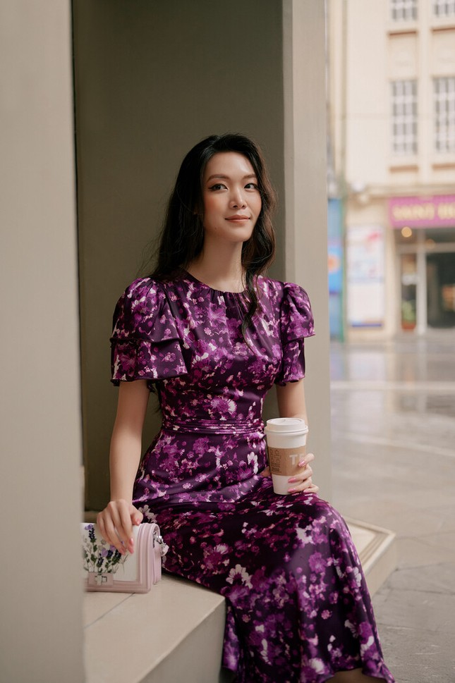 Hari Won-Trấn Thành phối đồ ton-sur-ton, Mai Phương Thúy diện váy xẻ ngực gợi cảm ảnh 8