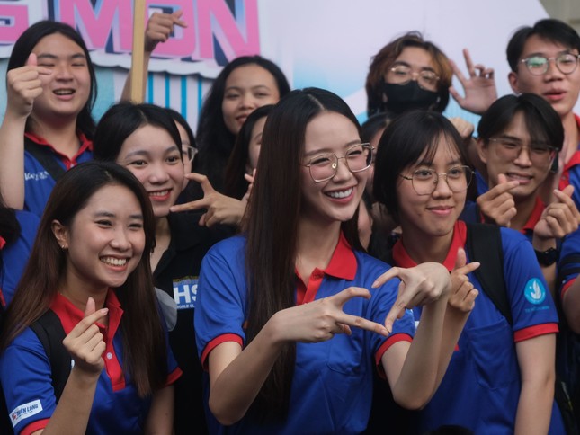 AI, thủ khoa, chuyên gia tâm lý đồng loạt &apos;tiếp sức&apos; sĩ tử mùa thi ảnh 4
