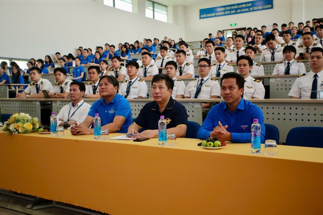 Gương mặt trẻ Việt Nam tiêu biểu 2024 - Đại úy Trần Vĩnh Chiến tuyên truyền phòng chống tội phạm ma túy ảnh 1