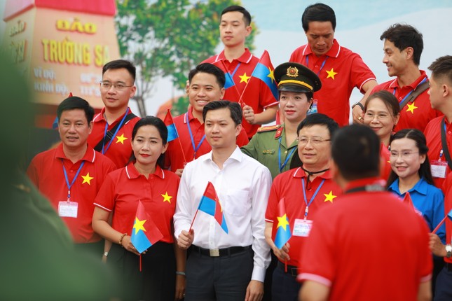 Khởi động Hành trình Tuổi trẻ vì biển, đảo quê hương năm 2025 ảnh 1