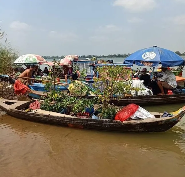 Ngăn chặn 35 người từ Campuchia vượt sông nhập cảnh trái phép ảnh 2