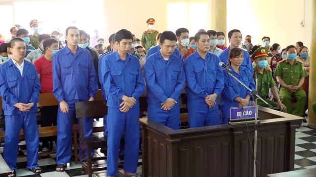 Tổ chức lắc tài xỉu, 36 bị cáo chia nhau 71 năm tù ảnh 1