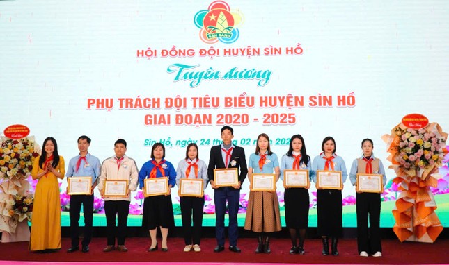 Tuyên dương 120 Cháu ngoan Bác Hồ ở huyện biên giới vùng cao tỉnh Lai Châu ảnh 4