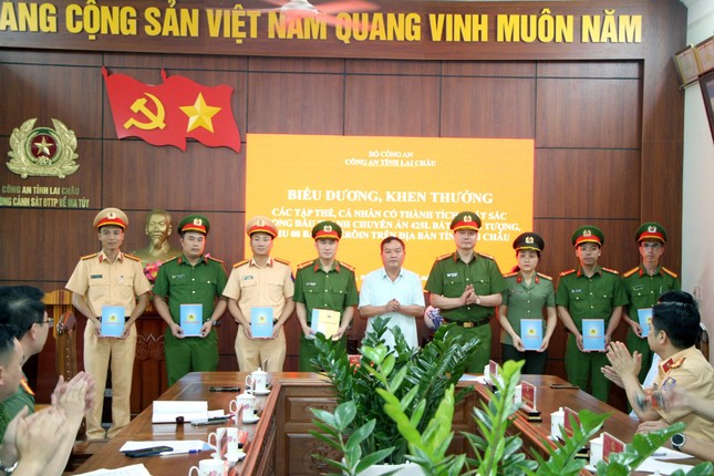 Vừa ra tù vì buôn hàng trắng, lại bị bắt cùng 8 bánh heroin ảnh 2