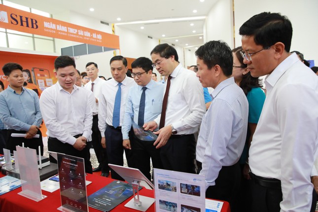 Lào Cai quyết phổ cập Bình dân học vụ số ảnh 1