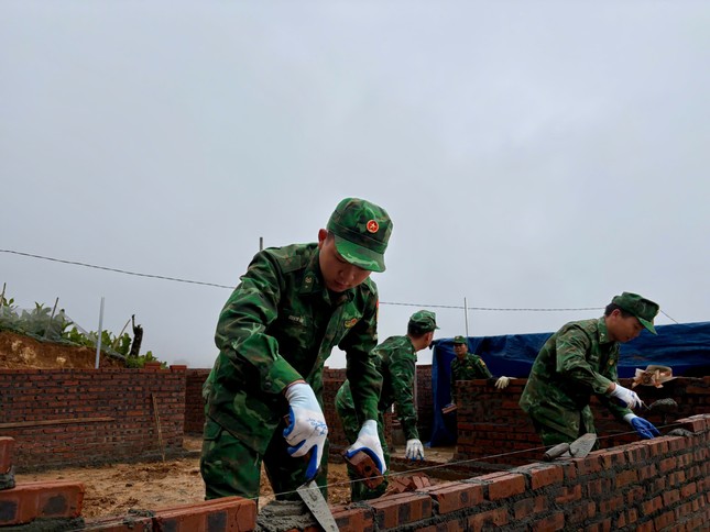  Dù gian khó đến đâu, quyết không để người dân sống trong nhà dột nát ảnh 2