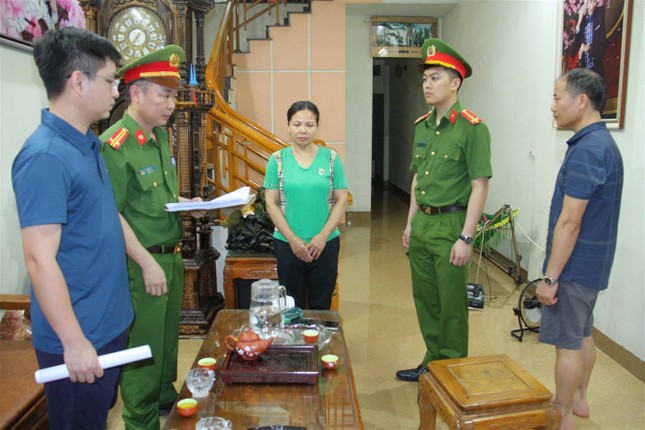 Khởi tố ba đối tượng sản xuất hàng trăm tấn giá đỗ độc hại tại Lào Cai ảnh 1