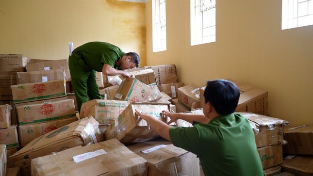 Bắt giữ cặp vợ chồng buôn bán hàng cấm tại Yên Bái ảnh 2