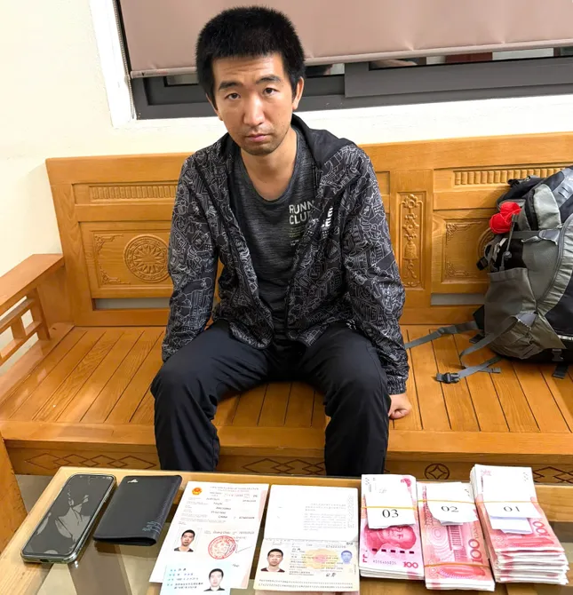 Khởi tố vụ án đối tượng nước ngoài mang ngoại tệ giả vào Việt Nam đổi tiền để tiêu thụ- Ảnh 2. Khởi tố vụ án đối tượng nước ngoài mang ngoại tệ giả vào Việt Nam đổi tiền để tiêu thụ- Ảnh 2.