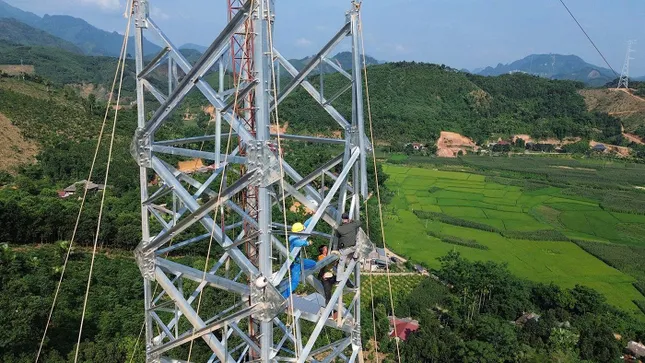 Công nhân chật vật trên công trường 500 kV Lào Cai – Vĩnh Yên vì thời tiết khắc nghiệt ảnh 3