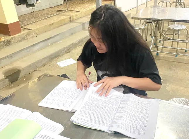Sát cánh cùng sĩ tử nuôi giấc mơ vào đại học ảnh 4