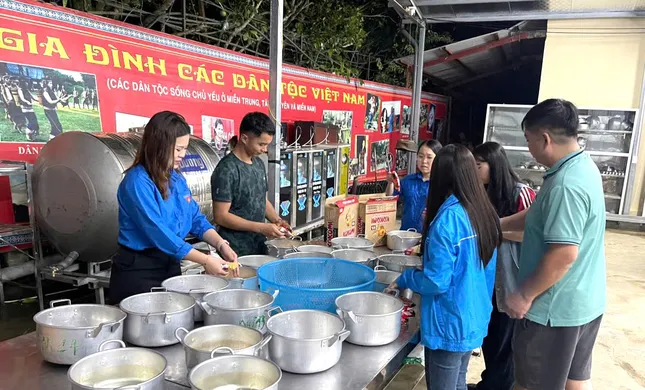 Sát cánh cùng sĩ tử nuôi giấc mơ vào đại học ảnh 7