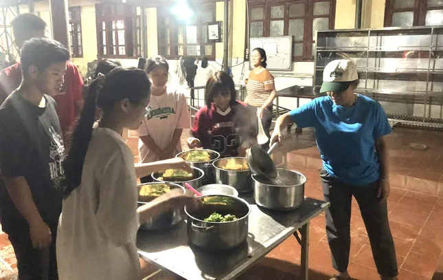 Sát cánh cùng sĩ tử nuôi giấc mơ vào đại học ảnh 9