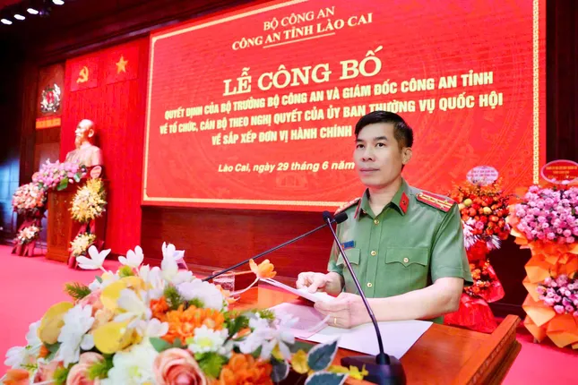 Công bố quyết định của Bộ trưởng Bộ Công an về công tác cán bộ ảnh 7