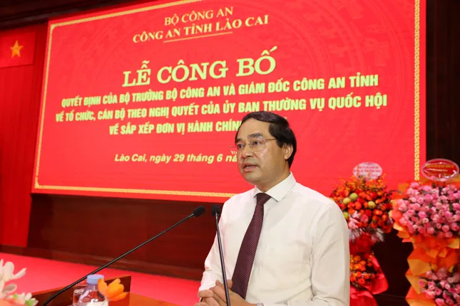 Công bố quyết định của Bộ trưởng Bộ Công an về công tác cán bộ ảnh 6