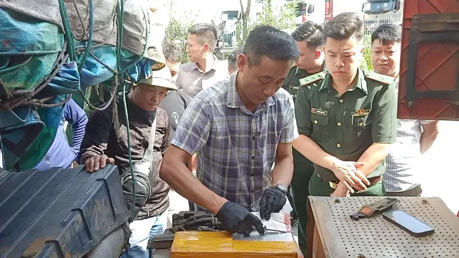 Triệt phá đường dây vận chuyển hơn 2,3 tạ bạc tinh khiết qua biên giới ảnh 2