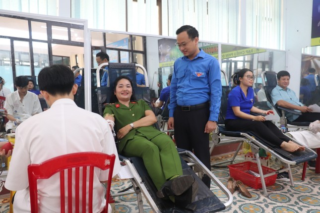 Thanh niên Quảng Trị hưởng ứng ngày hội hiến máu tình nguyện ảnh 1