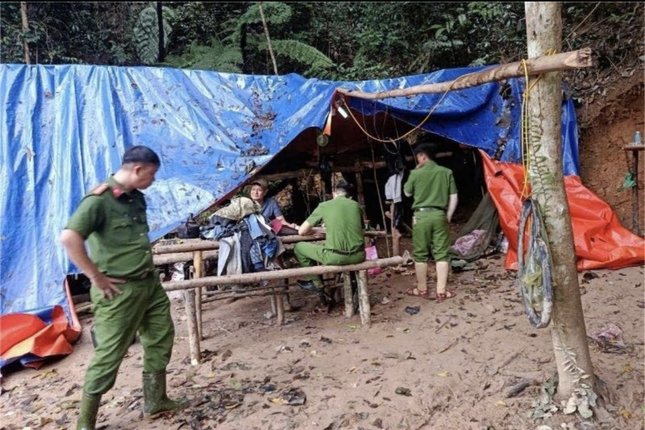 Đề nghị đánh sập, phá hủy các hầm, lò &apos;vàng tặc&apos; ảnh 3